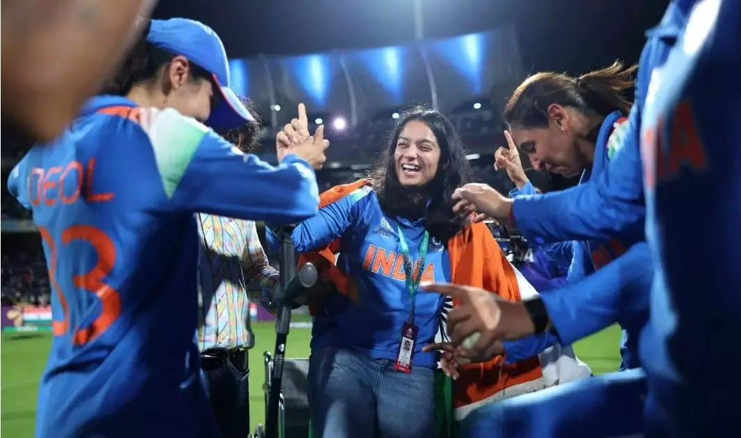 భారత మహిళా జట్టుకు రూ. 90 కోట్ల నజరానా భారత మహిళా జట్టుకు రూ. 90 కోట్ల నజరానా