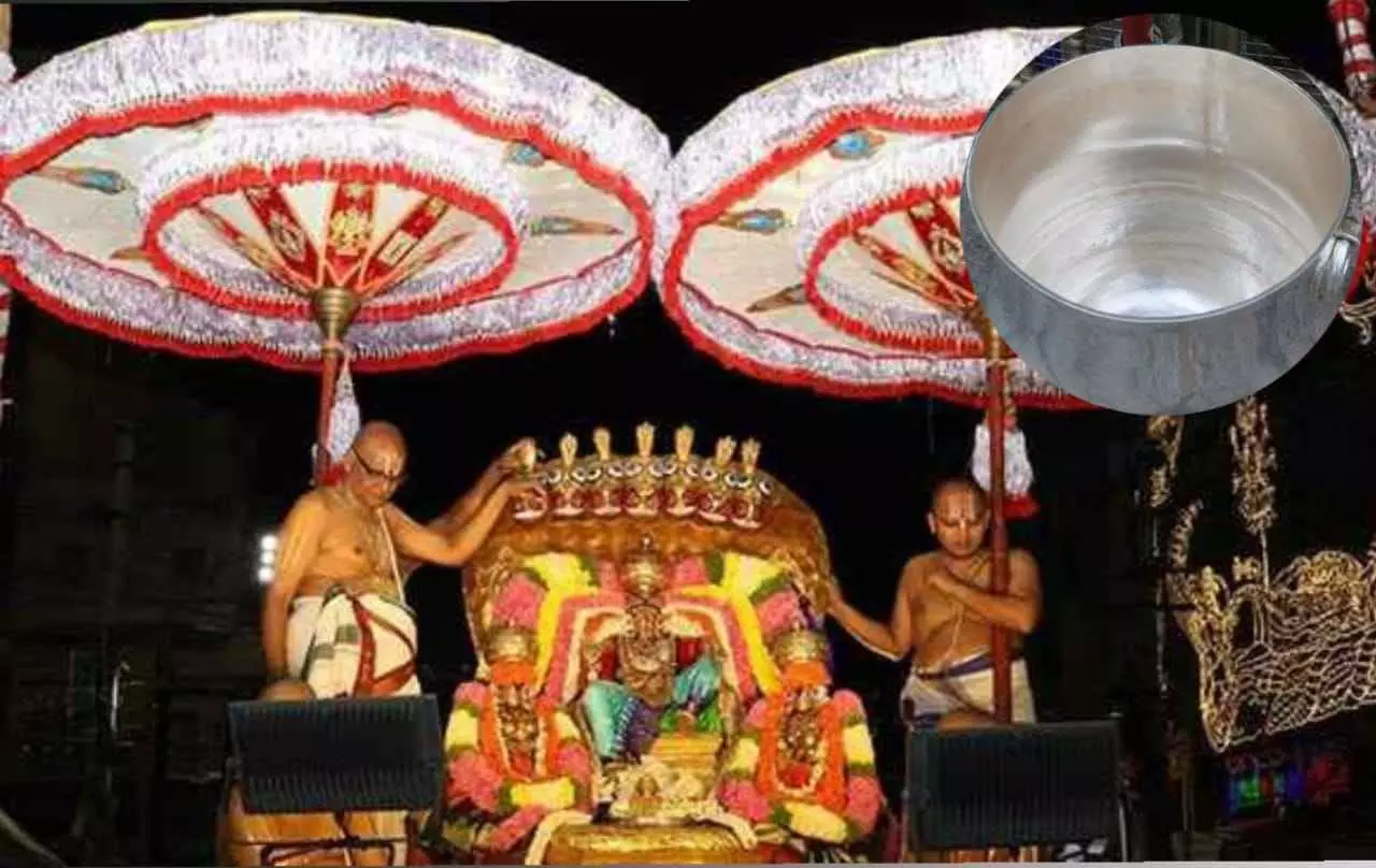 తిరుమల వెంకన్నకు 22 కిలోల వెండి గంగాళం కానుక..
