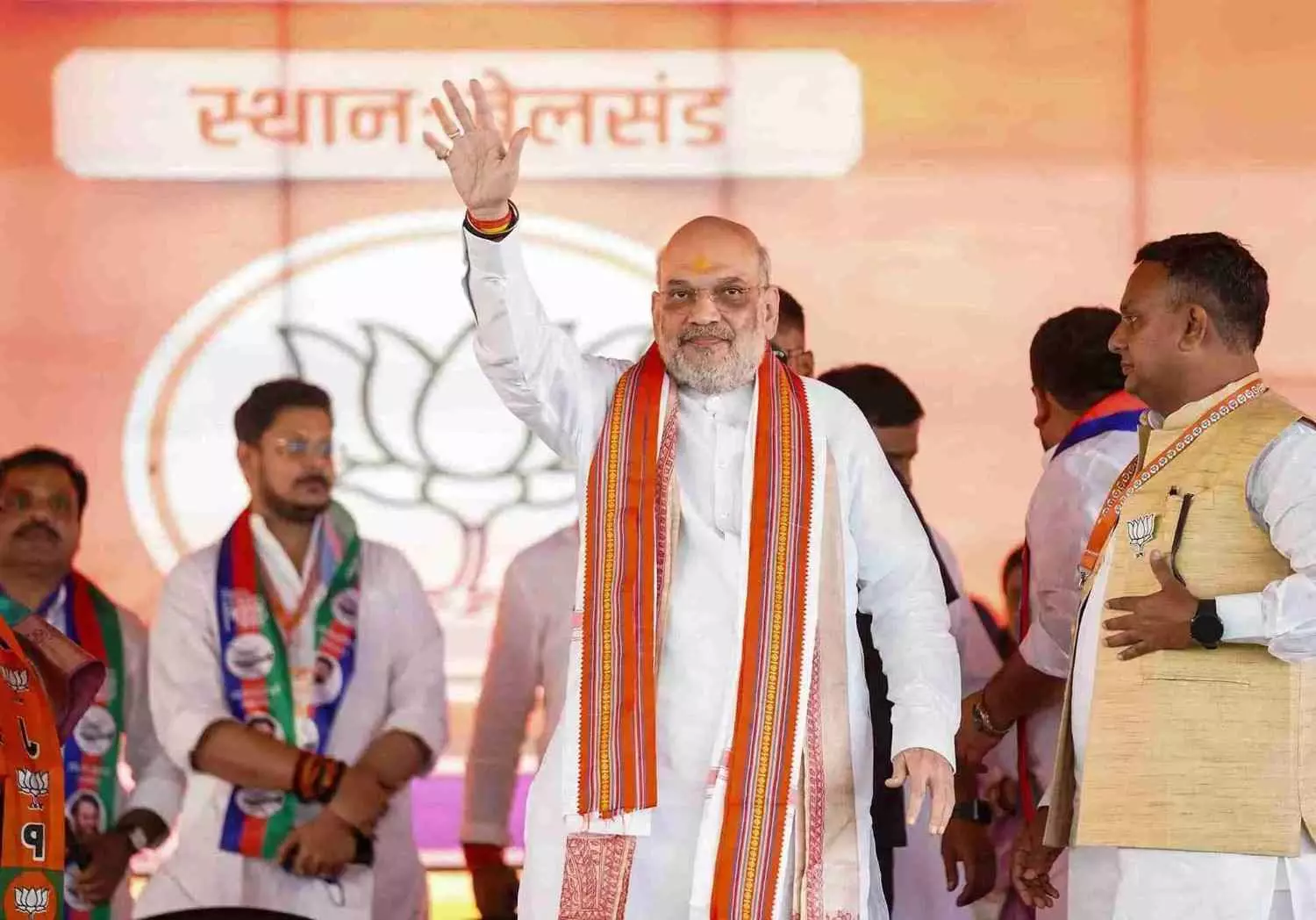 బీహార్ ఓటర్లకు అమిత్ షా, రాజ్‌నాథ్ సింగ్ ఎన్నికల హామీలు..