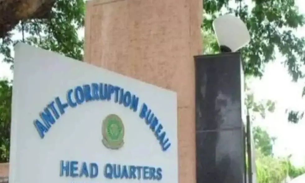 ఆంధ్రాలో సబ్ రిజిస్ట్రార్ ఆఫీసులపై ఏసీబీ మూకుమ్మడి దాడులు