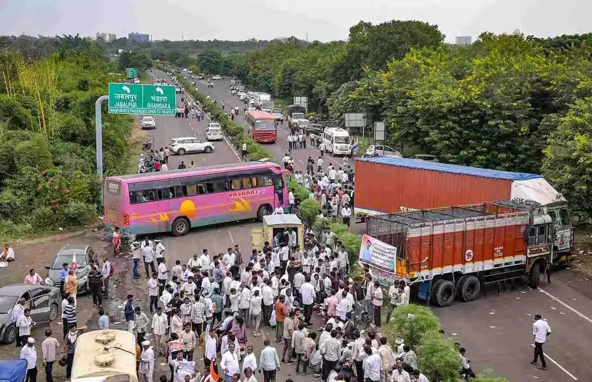 మళ్లీ మొదలైన మహారాష్ట్ర రైతుల ఆందోళన..