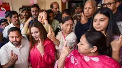 బీహార్ తొలి దశ ఎన్నికలు: ఓటు వేసిన లాలూ, తేజస్వీ యాదవ్