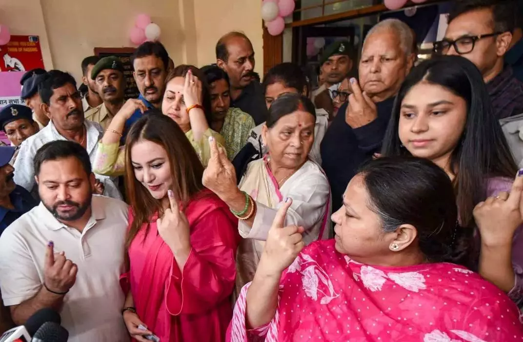 బీహార్ తొలి దశ ఎన్నికలు: ఓటు వేసిన లాలూ, తేజస్వీ యాదవ్ బీహార్ తొలి దశ ఎన్నికలు: ఓటు వేసిన లాలూ, తేజస్వీ యాదవ్