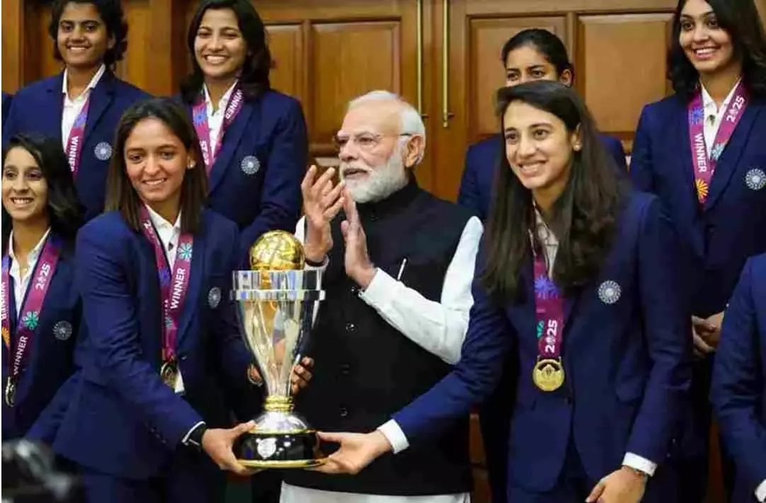 మోదీతో సమావేశమైన భారత ఉమెన్స్ క్రికెట్ టీమ్ మోదీతో సమావేశమైన భారత ఉమెన్స్ క్రికెట్ టీమ్