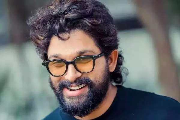 తగ్గేదేలే’కాదు – ‘ఆగేదేలే!’అంటున్న బన్నీ! తగ్గేదేలే’కాదు – ‘ఆగేదేలే!’అంటున్న బన్నీ!