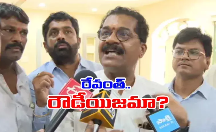 బీఆర్ఎస్ నేతల ఇళ్ళపై పోలీసుల దాడులు బీఆర్ఎస్ నేతల ఇళ్ళపై పోలీసుల దాడులు