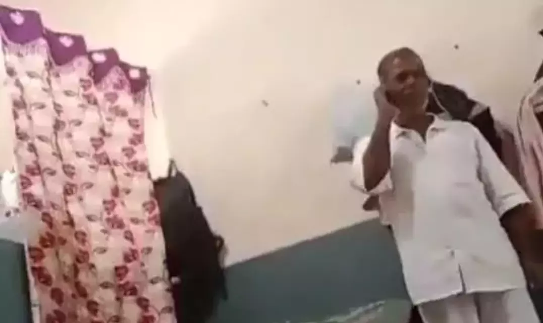 బెంగళూర్: సెంట్రల్ జైలులో ఉగ్రవాదులకు టచ్ ఫోన్లు బెంగళూర్: సెంట్రల్ జైలులో ఉగ్రవాదులకు టచ్ ఫోన్లు