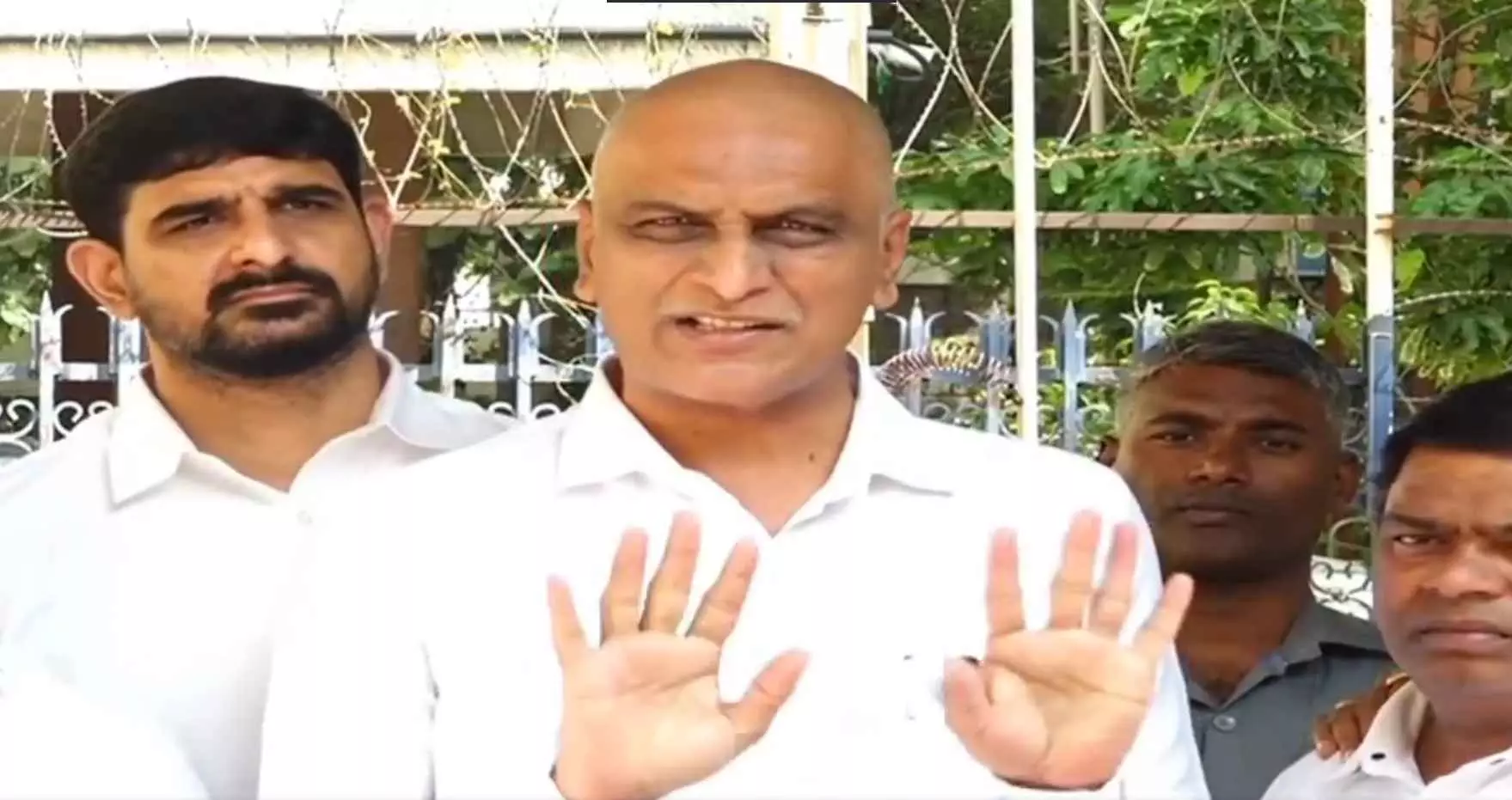 ‘ఓటు వేసే ప్రతి మహిళ గుర్తింపును చెక్ చేయాలి’