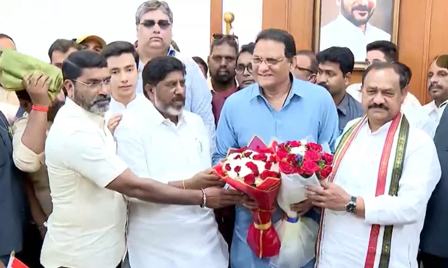 మంత్రిగా బాధ్యతలు స్వీకరించిన అజారుద్దీన్..