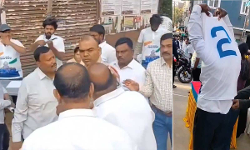 జూబ్లీహిల్స్ ఉపఎన్నికలో టీషర్ట్ల లొల్లి.. జూబ్లీహిల్స్ ఉపఎన్నికలో టీషర్ట్ల లొల్లి..