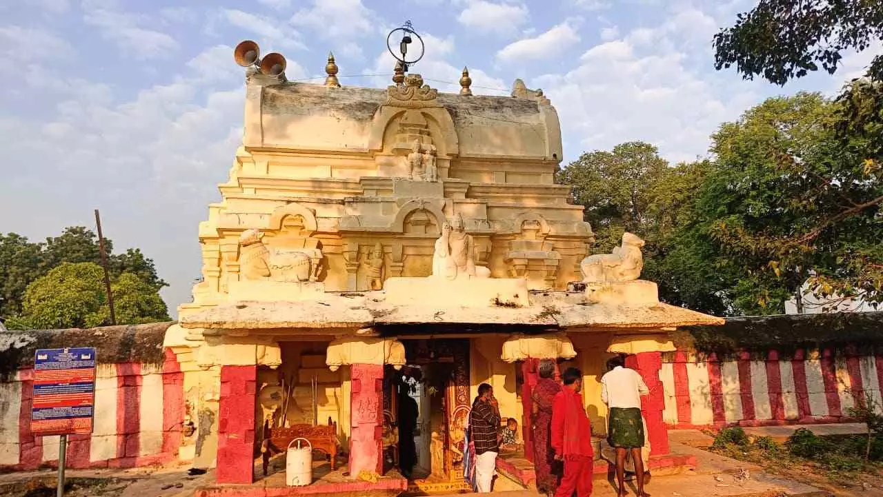 ఎక్కడాలేని శ్రీకపోతేశ్వర దేవాలయం ఎక్కడాలేని శ్రీకపోతేశ్వర దేవాలయం