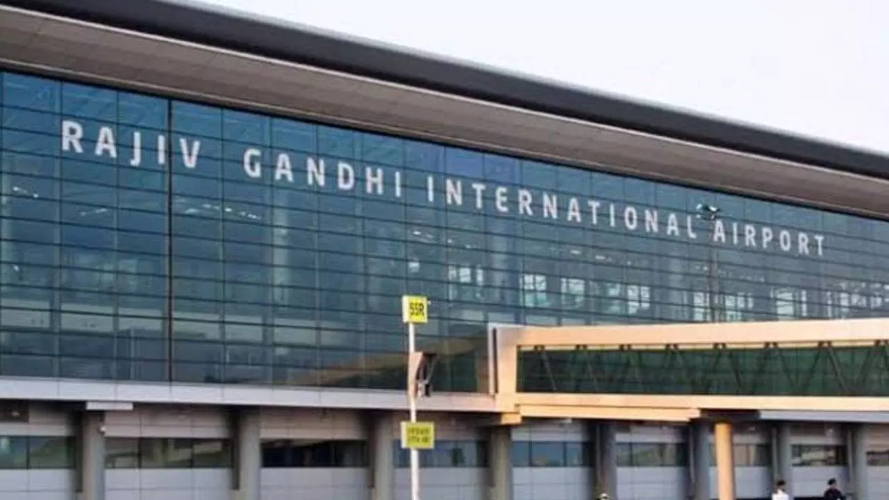 హైదరాబాద్ విమానాశ్రయానికి బాంబు బెదిరింపు.. హైదరాబాద్ విమానాశ్రయానికి బాంబు బెదిరింపు..