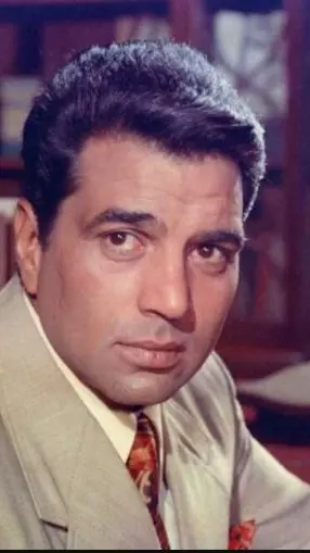 తెలుగువారినీ ఊపేసిన ధర్మేంద్ర హిట్స్