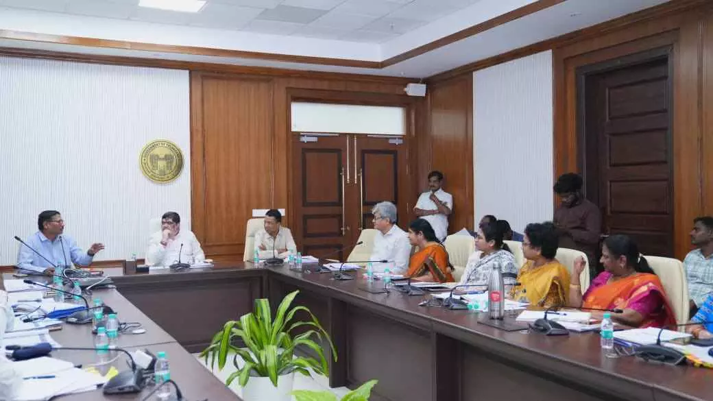 ‘ఆర్టీసి రెవెన్యూ పెంచేందుకు మార్గాలను అన్వేషించండి’