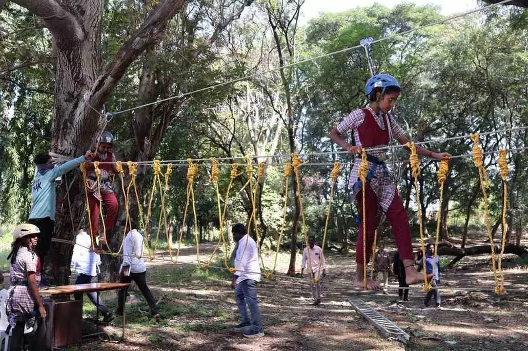 సంగారెడ్డి బాలికల్లో సాహసాల జోష్‌! అడవుల్లో అడ్వెంచర్ శిక్షణ