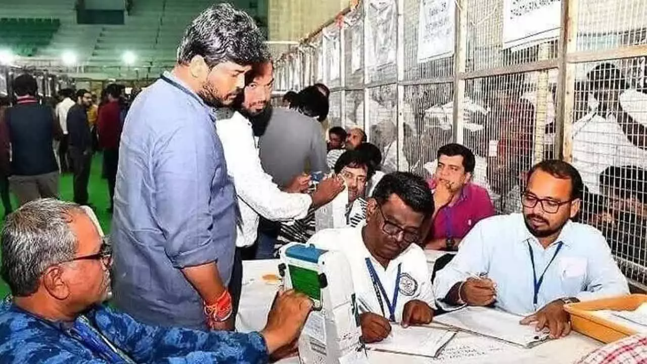 కౌంటింగ్ కేంద్రంలో కాంగ్రెస్ అభ్యర్థి నవీన్ యాదవ్ ... మొదలైన జూబ్లీహిల్స్ ఉపఎన్నిక కౌంటింగ్..