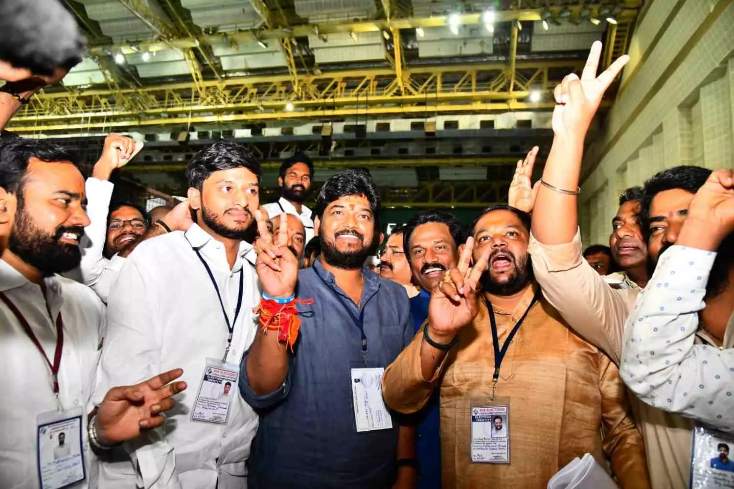 బీఆర్ఎస్ బలంగా పోటీ ఇవ్వలేక పోయింది.. ఎందుకు? బీఆర్ఎస్ బలంగా పోటీ ఇవ్వలేక పోయింది.. ఎందుకు?