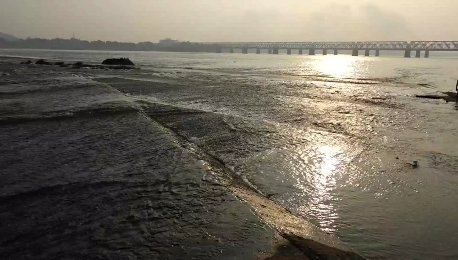 తెలుగు వారల మతులకు తేజ మెచ్చే అమ్మ మా కృష్ణమ్మ! తెలుగు వారల మతులకు తేజ మెచ్చే అమ్మ మా కృష్ణమ్మ!