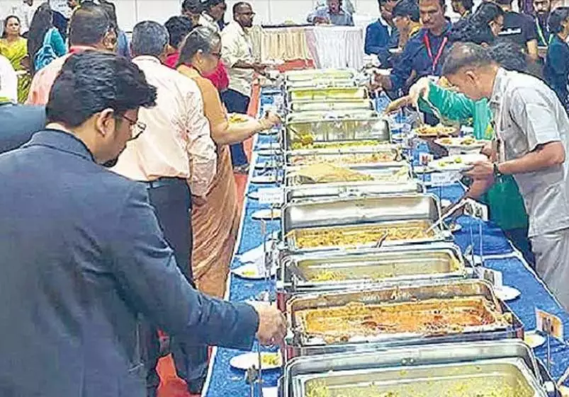 విశాఖలో పెట్టుబడులే కాదు…హైదరాబాద్ మటన్ బిర్యానీకీ గిరాకీ ఎక్కువే ! విశాఖలో పెట్టుబడులే కాదు…హైదరాబాద్ మటన్ బిర్యానీకీ గిరాకీ ఎక్కువే !