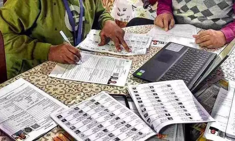 కేరళలో BLO బలవన్మరణానికి కారణమేంటి? కేరళలో BLO బలవన్మరణానికి కారణమేంటి?