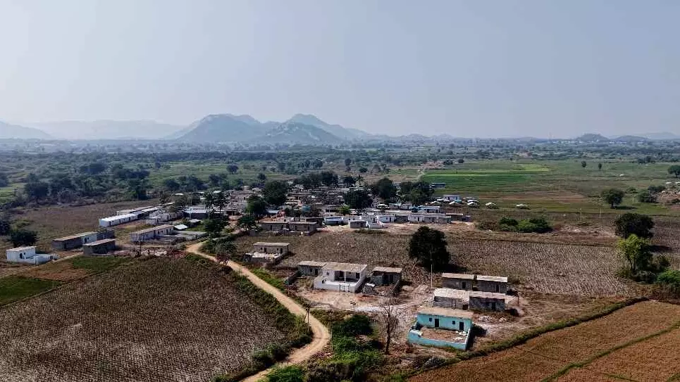 తెలంగాణలోని ఈ పల్లెలో రాత్రి పూట ఎవరూ నిద్రపోరు!