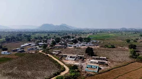 తెలంగాణలోని ఈ పల్లెలో రాత్రి పూట ఎవరూ నిద్రపోరు! తెలంగాణలోని ఈ పల్లెలో రాత్రి పూట ఎవరూ నిద్రపోరు!