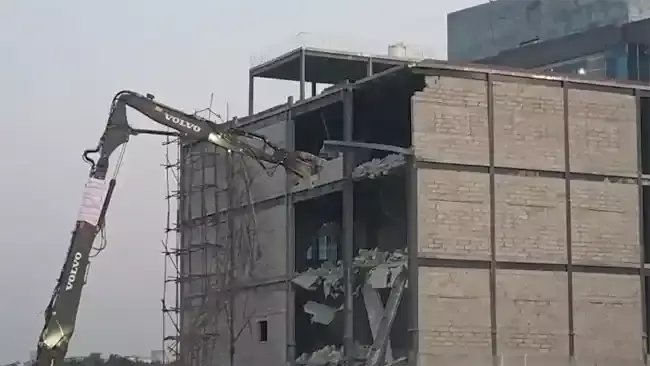 గచ్చిబౌలిలో కోట్ల విలువైన స్థలాన్ని కాపాడిన హైడ్రా గచ్చిబౌలిలో కోట్ల విలువైన స్థలాన్ని కాపాడిన హైడ్రా