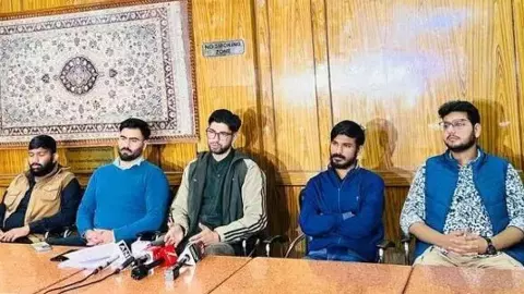 కశ్మీరీ విద్యార్థుల భద్రతను కాపాడండి: మోదీకి జేకేఎస్ఏ విన్నపం కశ్మీరీ విద్యార్థుల భద్రతను కాపాడండి: మోదీకి జేకేఎస్ఏ విన్నపం