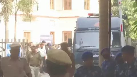 ఎర్రకోట పేలుడు: అమీర్ రషీద్ అలీకి పది రోజుల కస్టడీ ఎర్రకోట పేలుడు: అమీర్ రషీద్ అలీకి పది రోజుల కస్టడీ