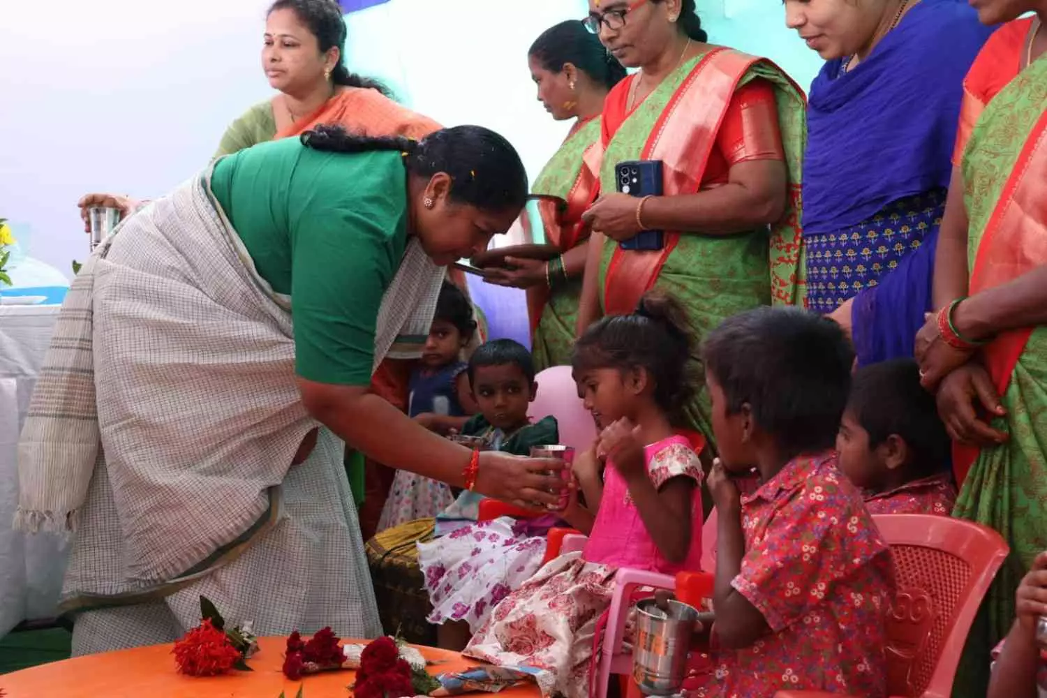 పోషక తెలంగాణ దిశగా తొలి అడుగు:అంగన్వాడీ పిల్లలకు ప్రతిరోజూ పాలు పోషక తెలంగాణ దిశగా తొలి అడుగు:అంగన్వాడీ పిల్లలకు ప్రతిరోజూ పాలు