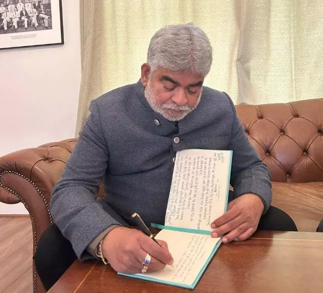 ఈ దేశాన్ని ఫిరాయింపు దారుణాల నుంచి రక్షించేదెవరు? ఈ దేశాన్ని ఫిరాయింపు దారుణాల నుంచి రక్షించేదెవరు?