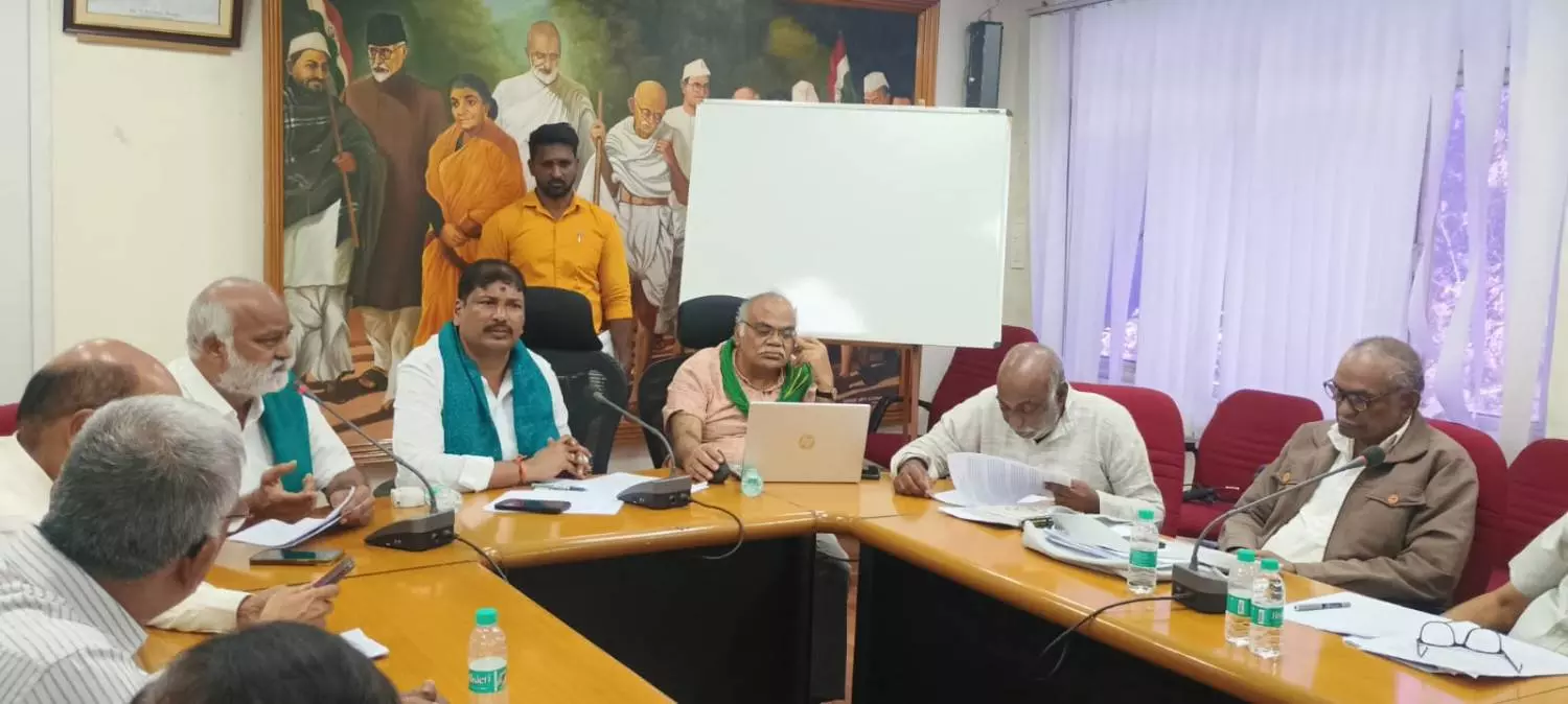 కేంద్ర విత్తనాల చట్టం వస్తే రైతు కంటే కార్పొరేట్లకే ఎక్కువ మేలా? కేంద్ర విత్తనాల చట్టం వస్తే రైతు కంటే కార్పొరేట్లకే ఎక్కువ మేలా?