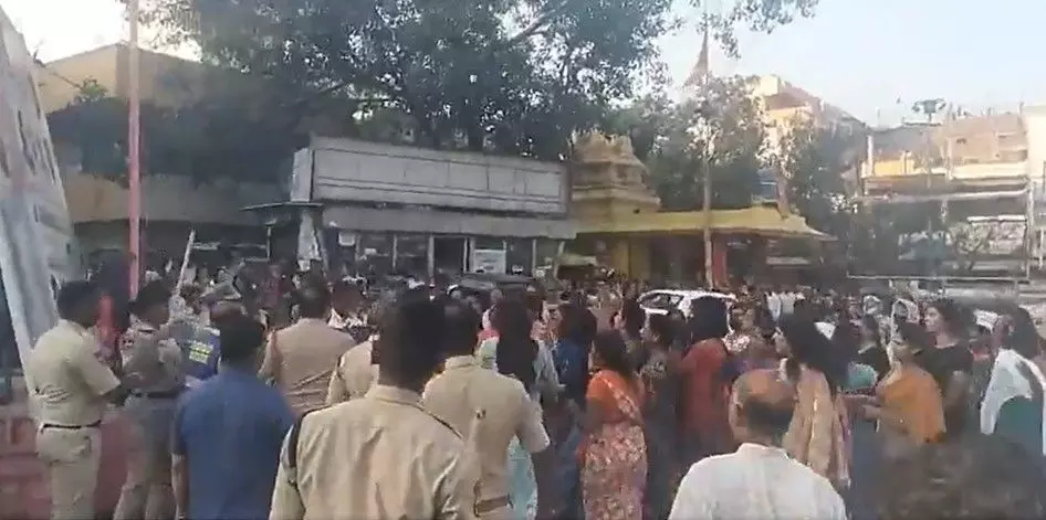 ట్రాన్స్ జెండర్ల మధ్య గొడవలో ఇద్దరు మృతి