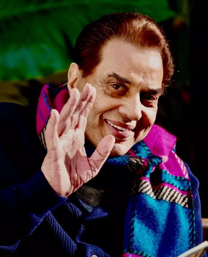 బాలీవుడ్ హీ-మ్యాన్ ధర్మేంద్ర కన్నుమూత బాలీవుడ్ హీ-మ్యాన్ ధర్మేంద్ర కన్నుమూత