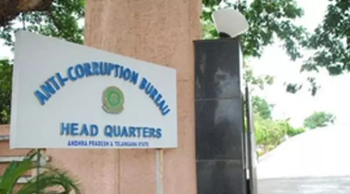 ఏసీబీ ప్రాసిక్యూషన్ ఫైళ్లకు సర్కారు మోక్షమెప్పుడు? ఏసీబీ ప్రాసిక్యూషన్ ఫైళ్లకు సర్కారు మోక్షమెప్పుడు?