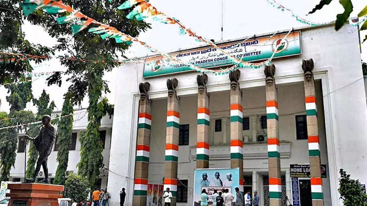గ్రామ పంచాయతీ ఎన్నికల ముందు కాంగ్రెసుకు కొత్త తలనొప్పి