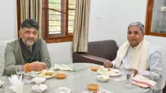 సిద్ధరామయ్య ఇంటిలో బ్రేక్ పాస్ట్ చేసిన డీకే శివకుమార్ సిద్ధరామయ్య ఇంటిలో బ్రేక్ పాస్ట్ చేసిన డీకే శివకుమార్