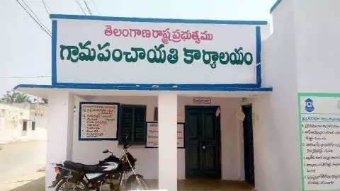 వేలానికి తెలంగాణ గ్రామ స్వరాజ్యం వేలానికి తెలంగాణ గ్రామ స్వరాజ్యం