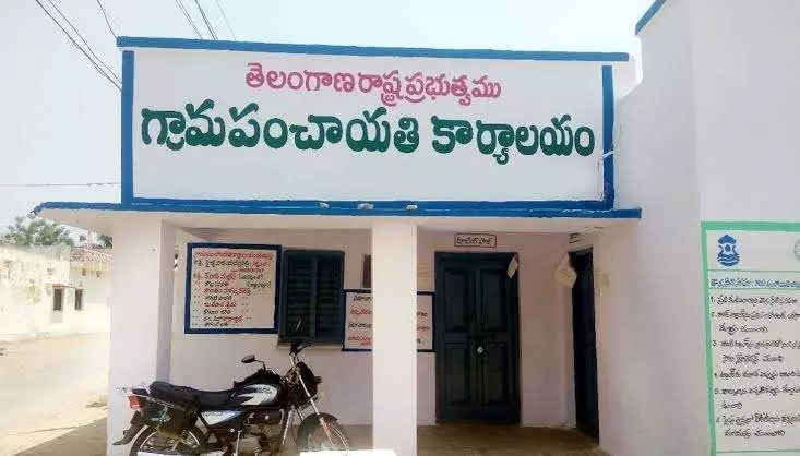 వేలానికి తెలంగాణ గ్రామ స్వరాజ్యం వేలానికి తెలంగాణ గ్రామ స్వరాజ్యం