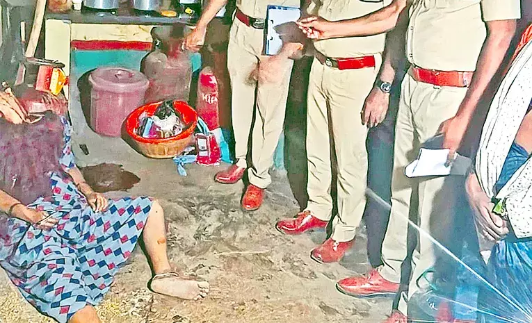 క్షణికావేశంలో భార్యను కడేతర్చిన భర్త క్షణికావేశంలో భార్యను కడేతర్చిన భర్త