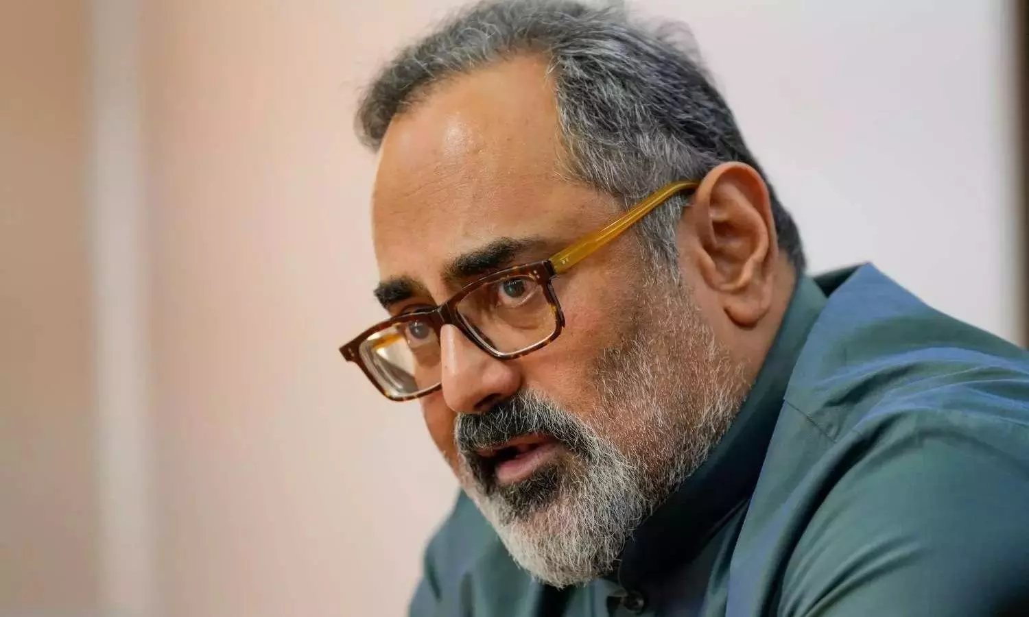 ‘ఈ కేసుకు వాళ్లే సరి’