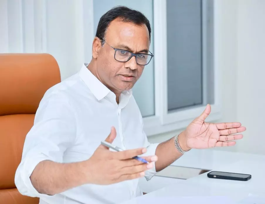 మునుగోడులో  వైన్ షాపులన్నీ ఊరి బయటే!