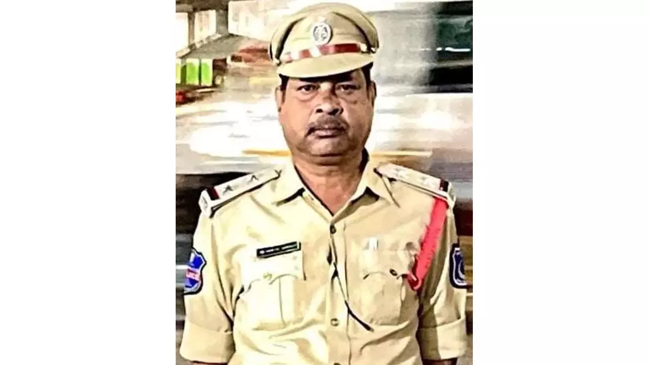 విధినిర్వహణలో  గుండెపోటుతో  ఎస్ఐ మృతి