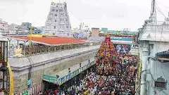 శ్రీవారి దర్శనానికి వృద్ధులు, వికలాంగులకు ఆఫ్ లైన్ టికెట్లు ఇవ్వండి...