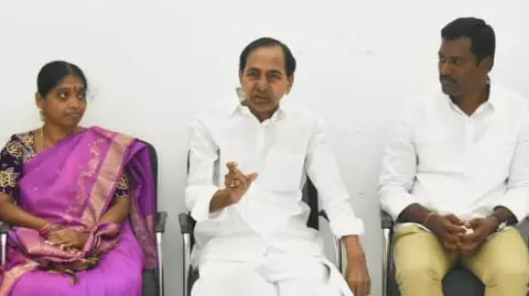 గజ్వేల్ సర్పంచ్‌లతో కేసీఆర్ మాటామంతి