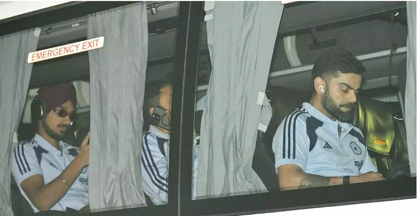 విశాఖలో హెరెత్తుతున్న విరాట్ కోహ్లీ ఫీవర్! విశాఖలో హెరెత్తుతున్న విరాట్ కోహ్లీ ఫీవర్!