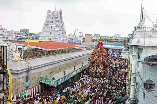 శ్రీవారి దర్శనానికి వృద్ధులు, వికలాంగులకు ఆఫ్ లైన్ టికెట్లు ఇవ్వండి...