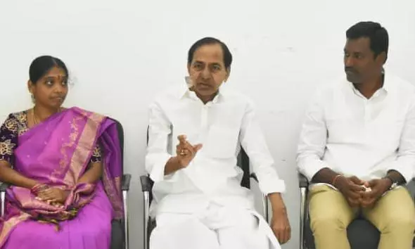 గజ్వేల్ సర్పంచ్‌లతో కేసీఆర్ మాటామంతి