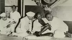 అయోధ్య చరిత్ర లో పటేల్- నెహ్రూ పాత్రను రాజ్ నాథ్  వక్రీకరిస్తున్నాడా?