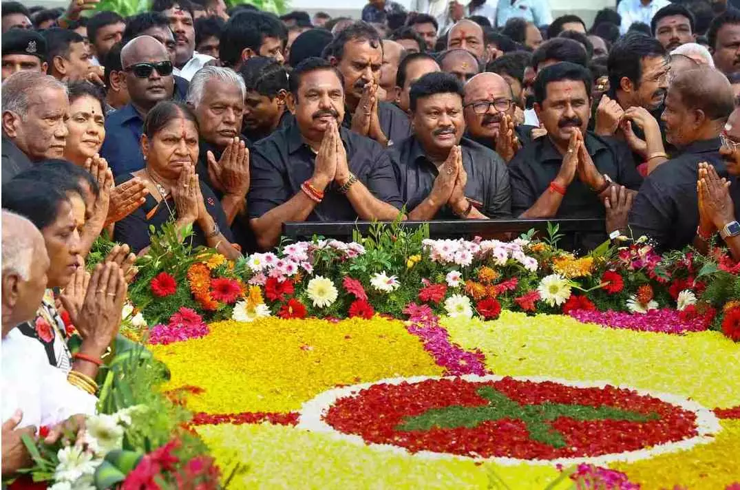 అన్నాడీఎంకే ఐక్యత బలహీనంగా ఉందా?